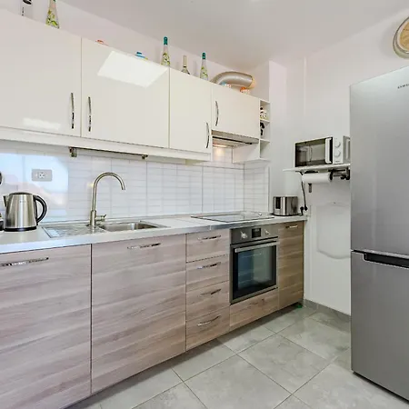 Club Louise Apartment *